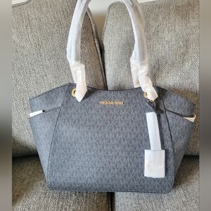 NWT Michael Kors Black Jet set Logo shoulder bag